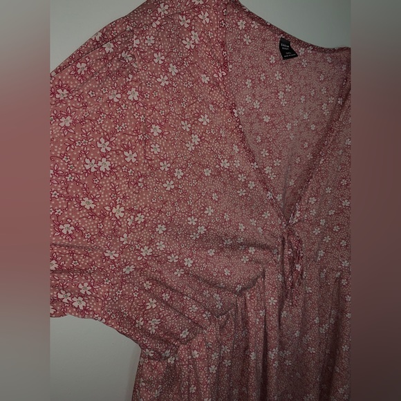 Ditsy Floral Blouse—front tie - Picture 4 of 6